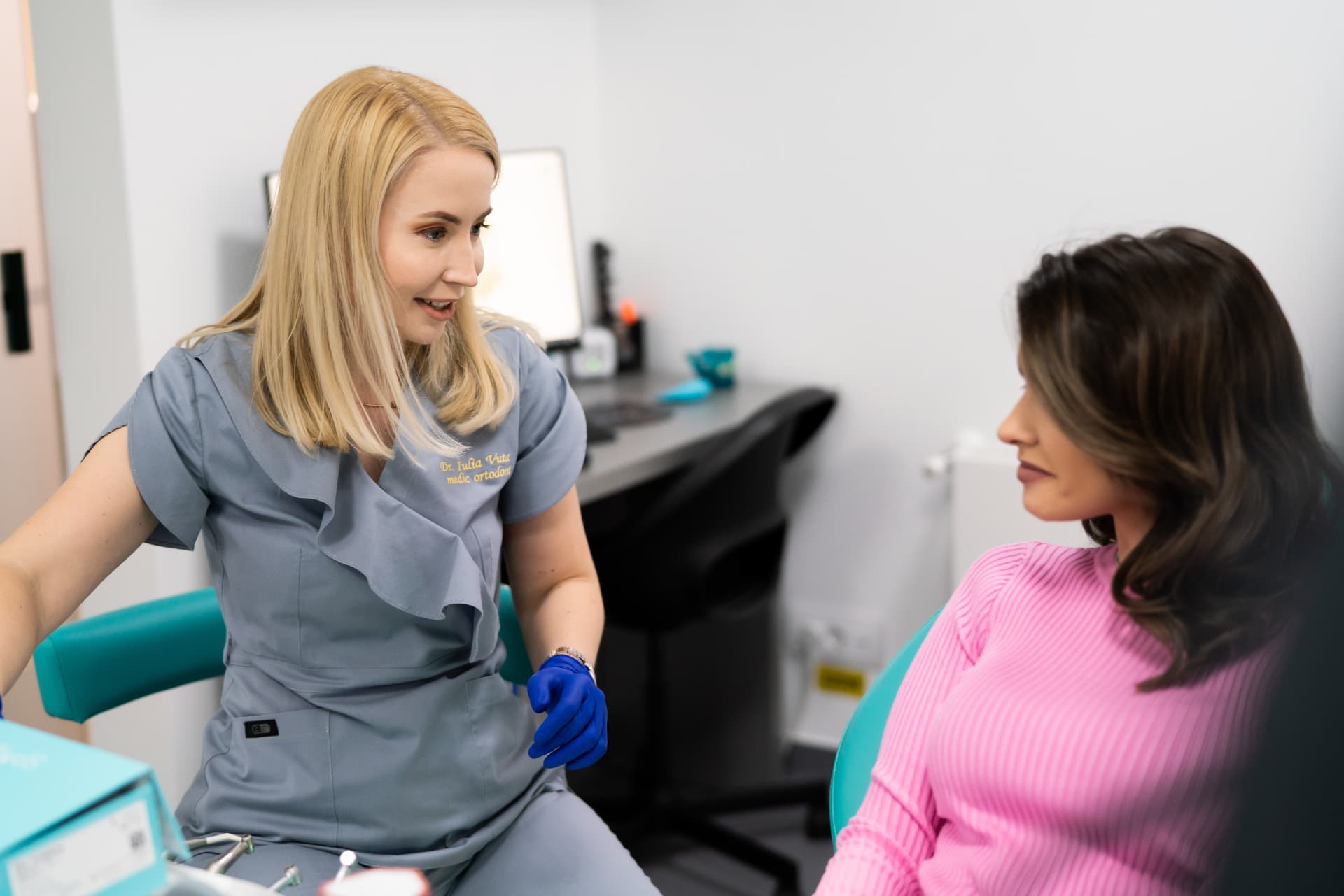 Evaluare ortodontică cu Dr. Iulia Vuță, consultație la clinica de ortodonție din Pitești